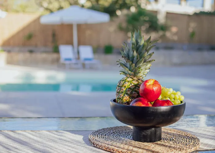 Αngelique Pool Garden Apartment