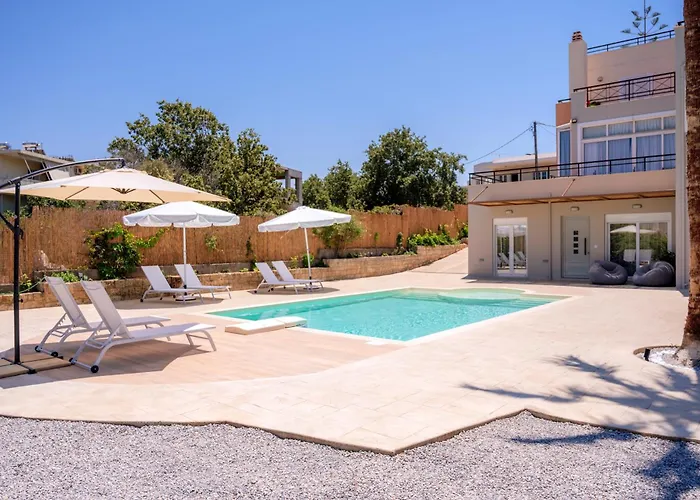 Αngelique Pool Garden Apartment