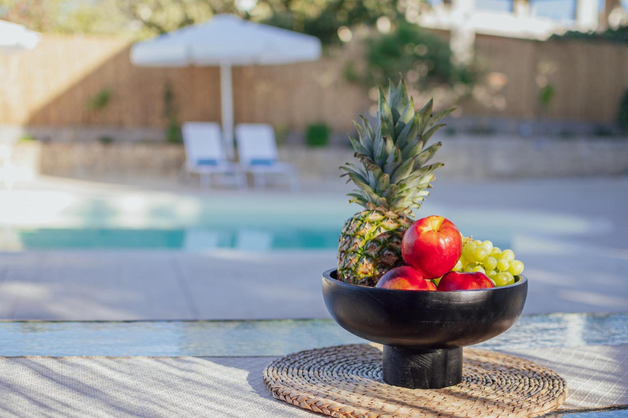 αngelique Pool Garden