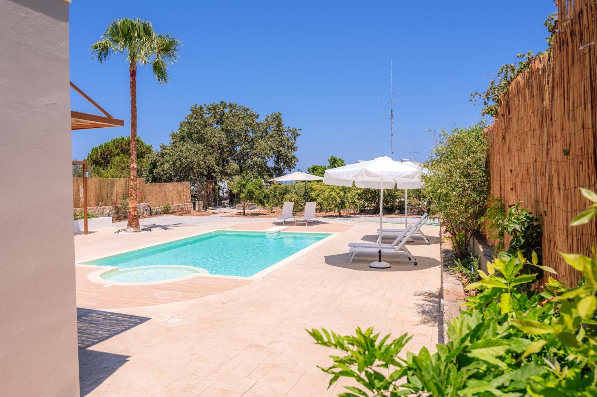 αngelique Pool Garden