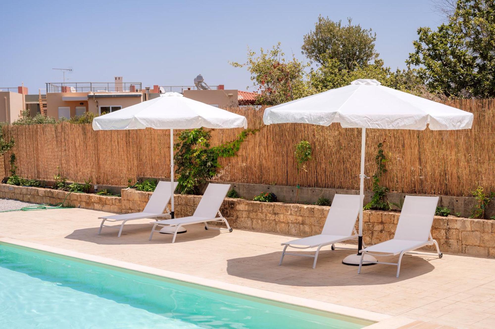 Holiday home αngelique Pool Garden